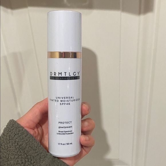 New and sealed DRMTLGY Universal Tinted Moisturizer SPF 46 - Picture 5 of 10